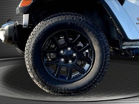 Used 2023 Jeep Gladiator Overland AWD/4WD image 34
