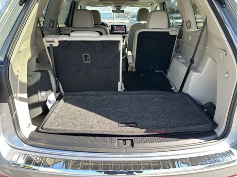 Certified 2024 Volkswagen Atlas SEL Premium R-Line AWD/4WD image 37
