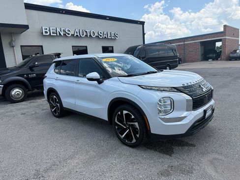 Used 2022 Mitsubishi Outlander ES FWD image 4