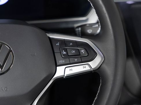 Used 2022 Volkswagen Tiguan SE image 32