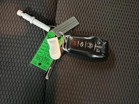 Used 2017 Ford Explorer XLT w/ Equipment Group 201A FWD image 24