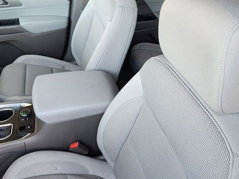 Used 2020 Chevrolet Traverse LT image 21