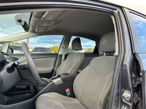 Used 2013 Toyota Prius Two w/ Preferred Accessory Pkg FWD image 17