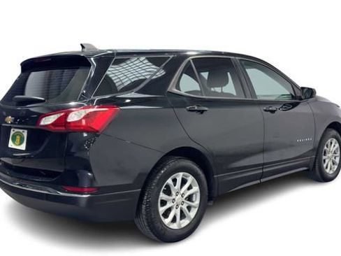 Used 2018 Chevrolet Equinox LS FWD image 2