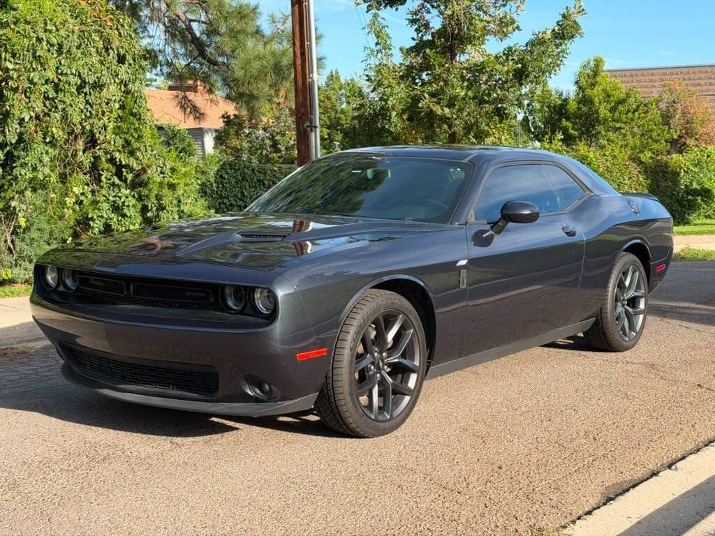 Used 2019 Dodge Challenger SXT w/ Driver Convenience Group RWD image 8