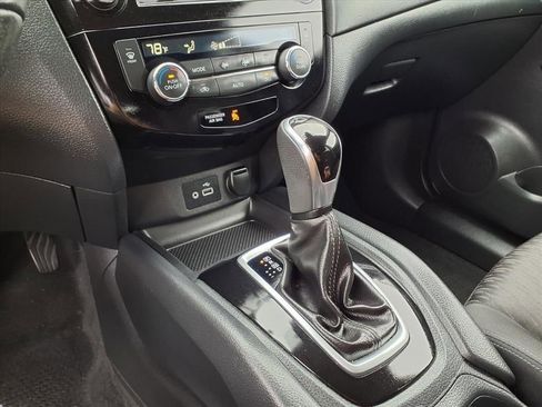 Used 2020 Nissan Rogue SV image 9