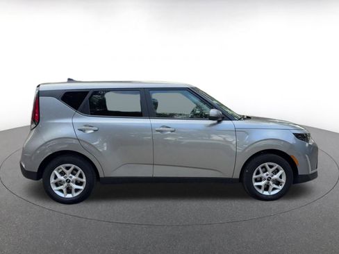 Used 2025 Kia Soul LX w/ LX Technology Package image 16