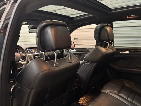 Used 2015 Mercedes-Benz ML 63 AMG 4MATIC image 25