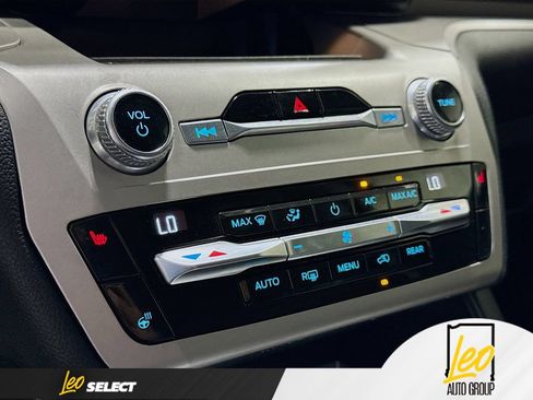 Used 2020 Ford Explorer XLT w/ Equipment Group 202A AWD/4WD image 18