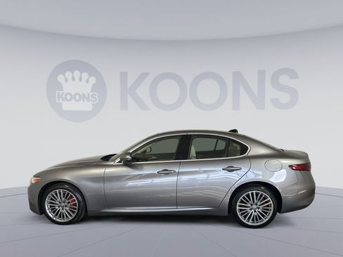 Used 2021 Alfa Romeo Giulia Ti w/ Premium Package image 2