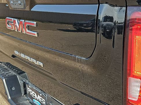 Used 2025 GMC Sierra 1500 AT4 w/ AT4 Premium Package AWD/4WD image 15
