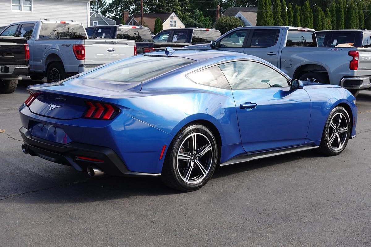 Used 2024 Ford Mustang Coupe RWD image 3