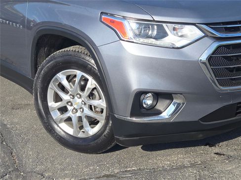 Used 2018 Chevrolet Traverse LT image 3