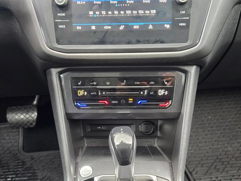 Used 2022 Volkswagen Tiguan SE FWD image 18