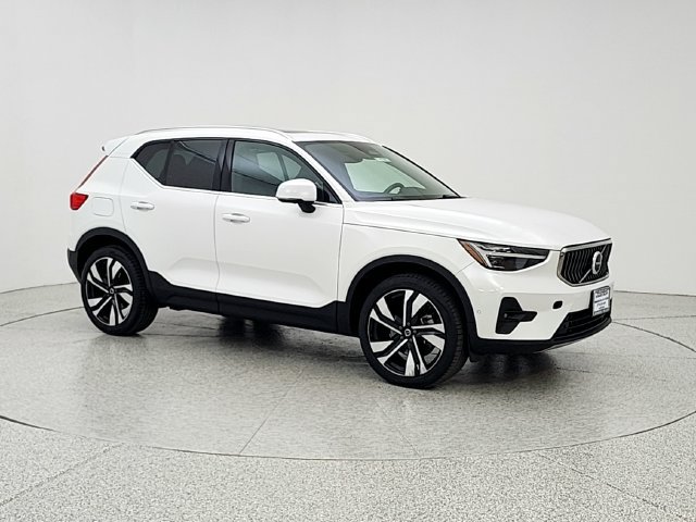 Used 2024 Volvo XC40 B5 Plus w/ Protection Package Premier AWD/4WD image 3