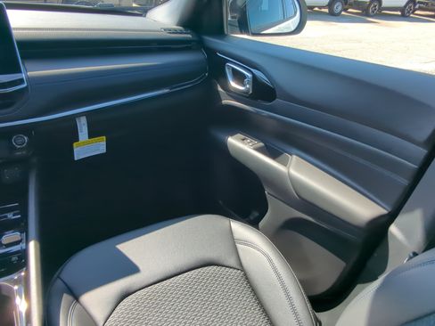 New 2026 Jeep Compass Latitude AWD/4WD image 15