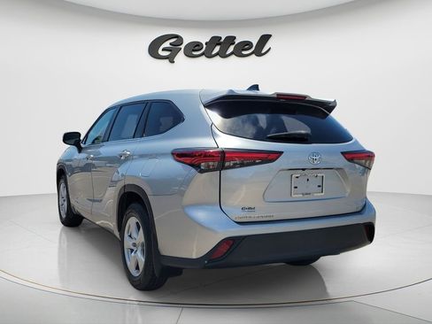 Used 2023 Toyota Highlander LE FWD image 11