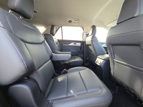 Used 2025 Ford Explorer Active w/ Active Comfort Package RWD image 15