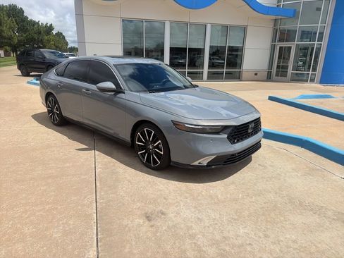 Used 2024 Honda Accord Touring image 2