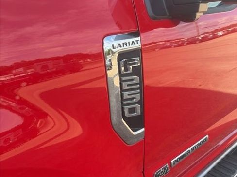 Used 2022 Ford F250 Lariat w/ Lariat Ultimate Package AWD/4WD image 12