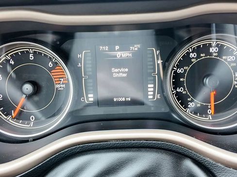 Used 2017 Jeep Cherokee Latitude w/ Cold Weather Group image 29