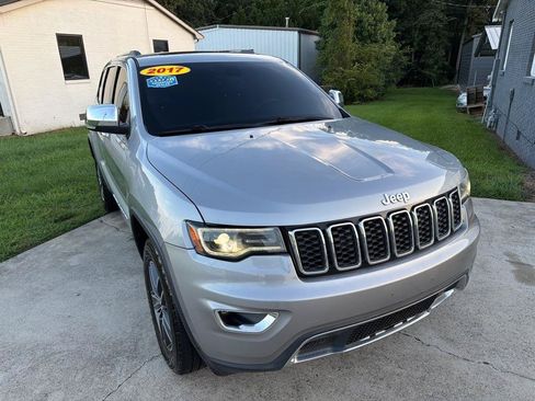 Used 2017 Jeep Grand Cherokee Limited w/ Luxury Group II AWD/4WD image 5