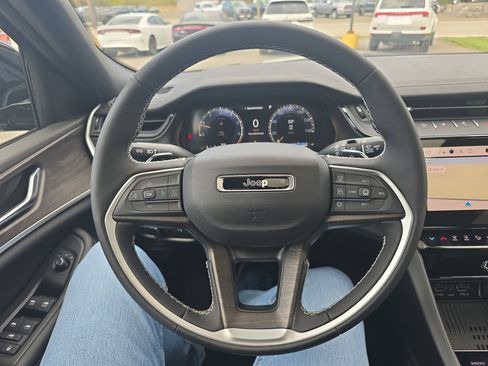 New 2026 Jeep Grand Cherokee Altitude AWD/4WD image 20