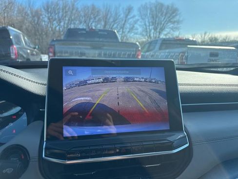 Used 2025 Jeep Compass Limited image 17