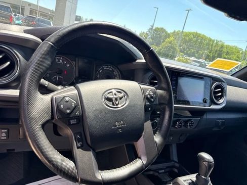 Used 2016 Toyota Tacoma TRD Sport w/ Towing Package AWD/4WD image 17