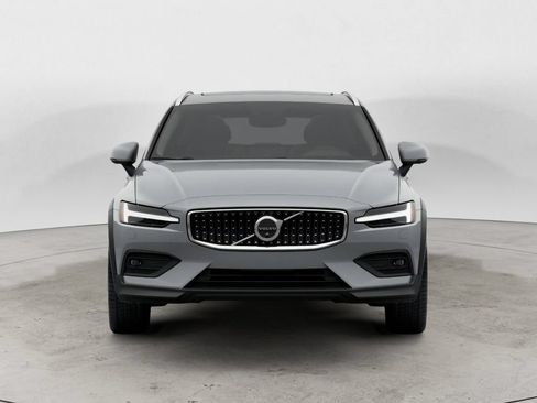 New 2026 Volvo V60 B5 Cross Country Plus w/ Climate Package AWD/4WD image 2