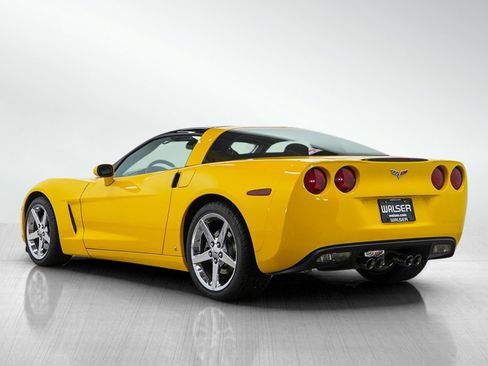 Used 2007 Chevrolet Corvette Coupe w/ Preferred Equipment Group RWD image 3