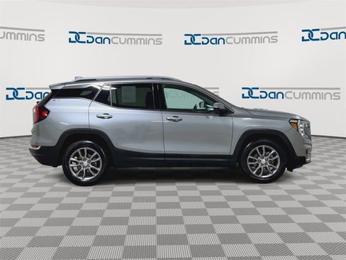 Used 2024 GMC Terrain SLT image 13