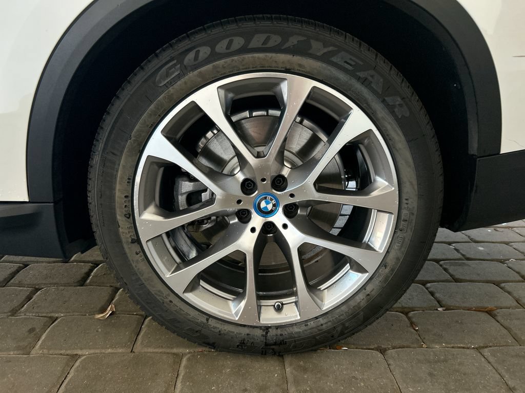 Used 2025 BMW X5 xDrive50e AWD/4WD image 53
