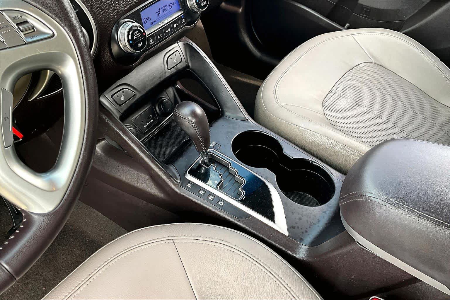Used 2012 Hyundai Tucson Limited FWD image 16