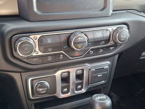 Used 2018 Jeep Wrangler Sport S image 15