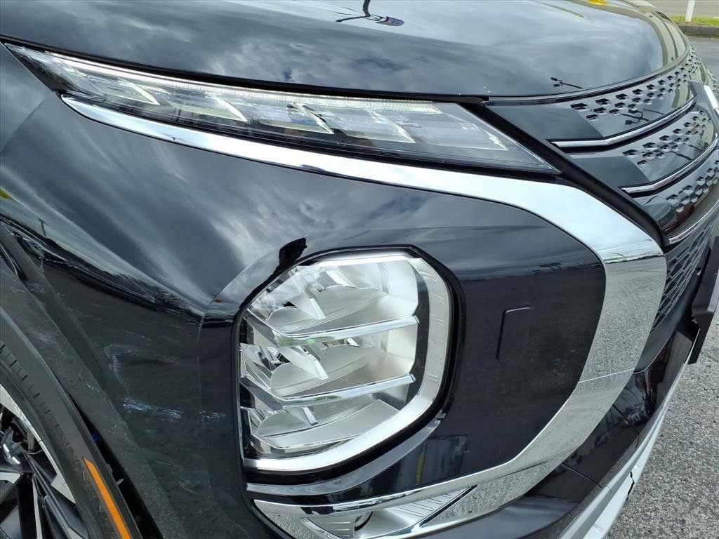 Used 2024 Mitsubishi Outlander SE AWD/4WD image 3