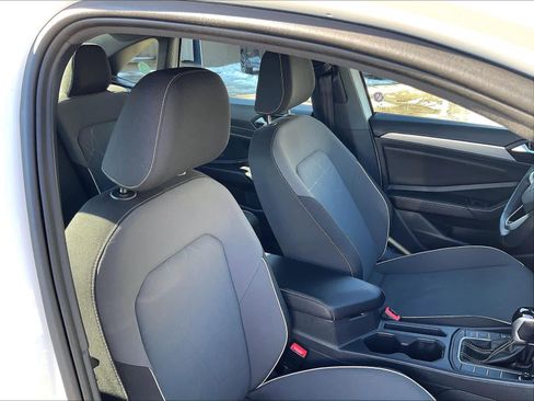 Certified 2025 Volkswagen Jetta Sport image 11