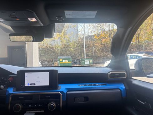 Used 2025 Toyota Tacoma TRD Off-Road image 34