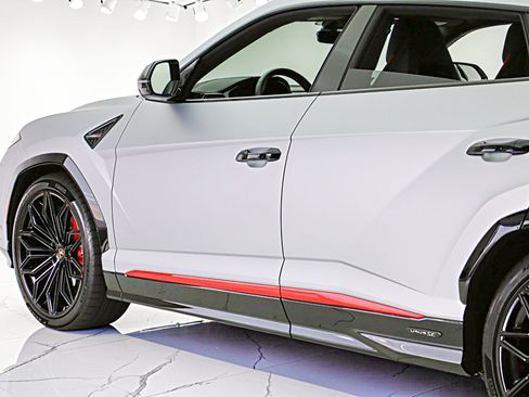 Used 2025 Lamborghini Urus SE AWD/4WD image 8