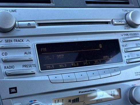 Used 2011 Toyota Camry XLE image 24