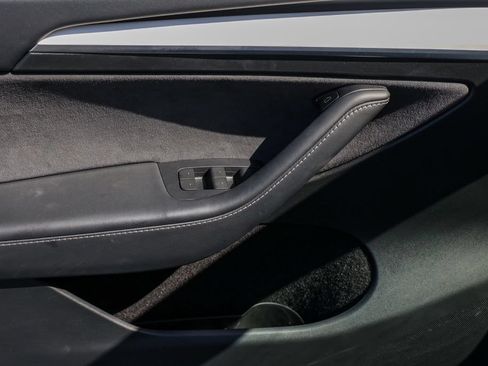 Used 2024 Tesla Model Y Long Range AWD/4WD image 26