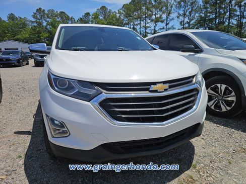 Used 2019 Chevrolet Equinox LS w/ LS Convenience Package FWD image 4