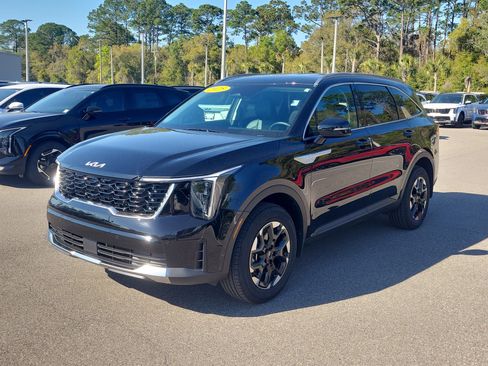 Certified 2025 Kia Sorento S image 3