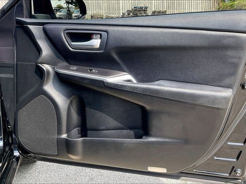 Used 2017 Toyota Camry SE w/ Moonroof Package FWD image 23