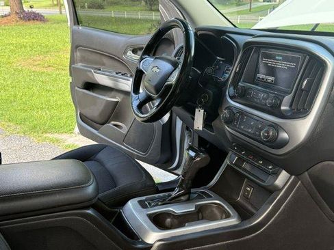 Used 2018 Chevrolet Colorado LT w/ Safety Package RWD image 10