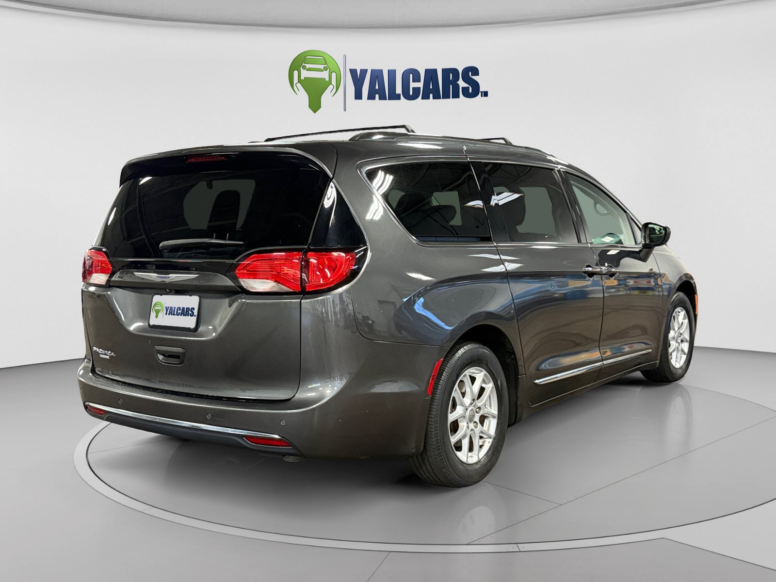 Used 2020 Chrysler Pacifica Touring-L FWD image 5