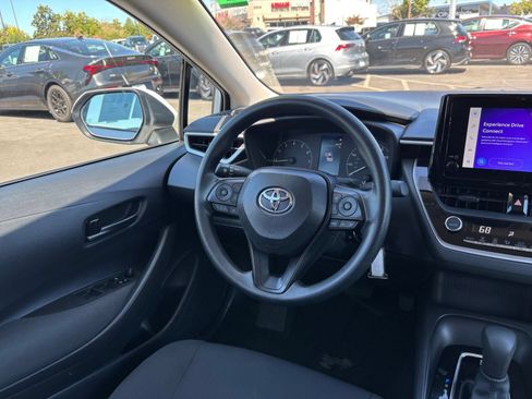 Used 2025 Toyota Corolla LE FWD image 33