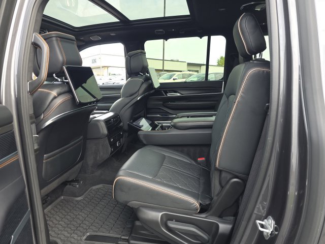 Used 2025 Jeep Grand Wagoneer L Series III w/ Rear Seat Video Group 1 AWD/4WD image 40