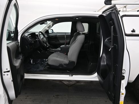 Used 2022 Toyota Tacoma SR image 10