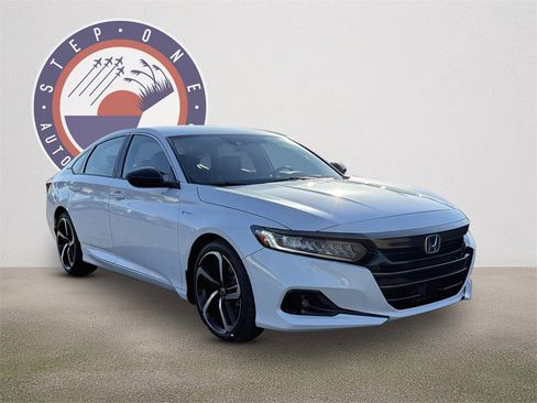 Used 2022 Honda Accord Sport image 2